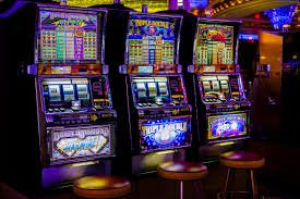 မြန်မာ ဘောလုံးပွဲကြည့်ရင်း club555 Sportsbook တွင် Live ဘောလုံးလောင်းကစားပုံ
